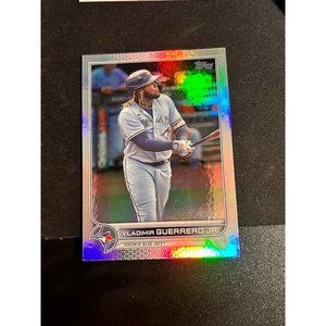 2022 topps baseball silver rainbow foils card of Vladimir Guerrero jr #300